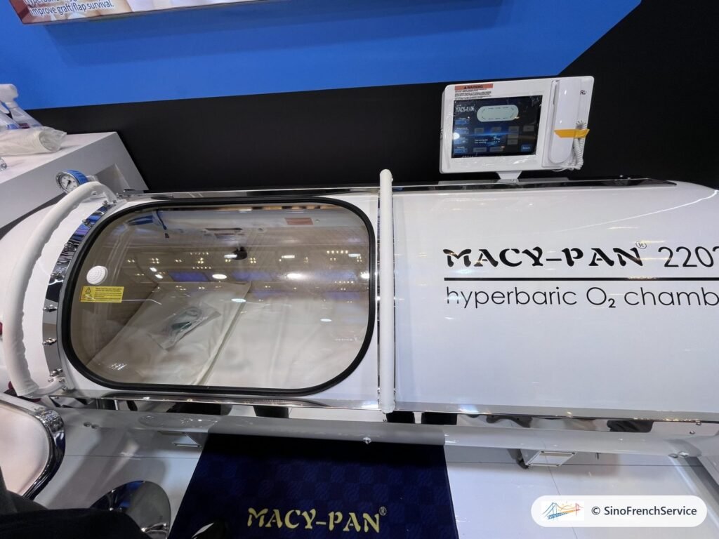 Robots à la Foire de Canton : ce que nous avons vu en 2026 10 Caisson hyperbare exposé dans la zone santé de la Foire de Canton