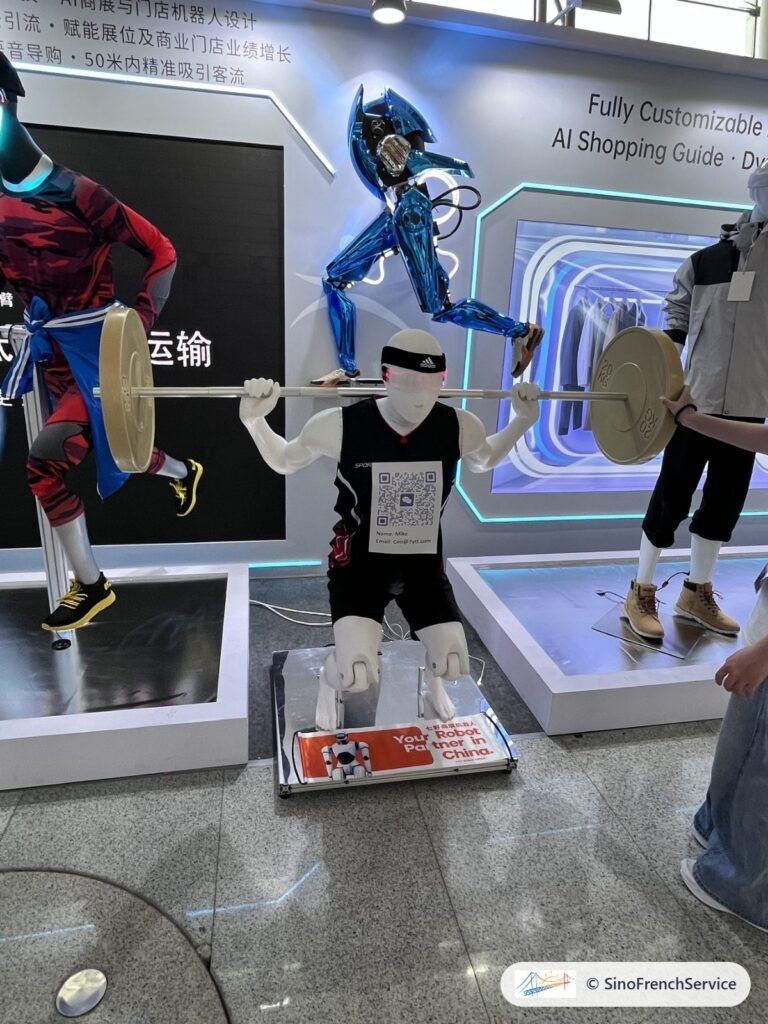 Robots à la Foire de Canton : ce que nous avons vu en 2026 3 Mannequins robots en tenue de sport et guide d’achat par IA