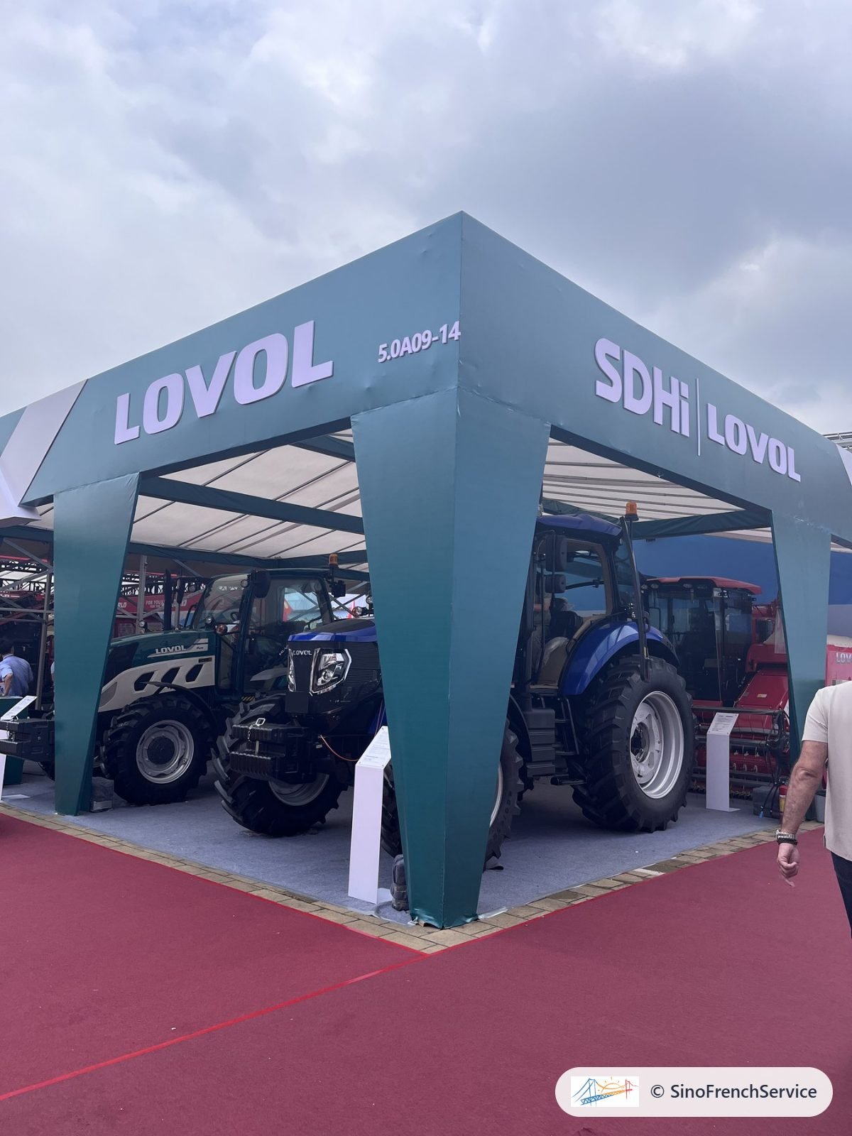 Foire de Canton 2026 : dates, phases, badge et visa pour préparer votre visite 1 Tracteurs exposés en extérieur, Foire de Canton, phase 1, avril 2026