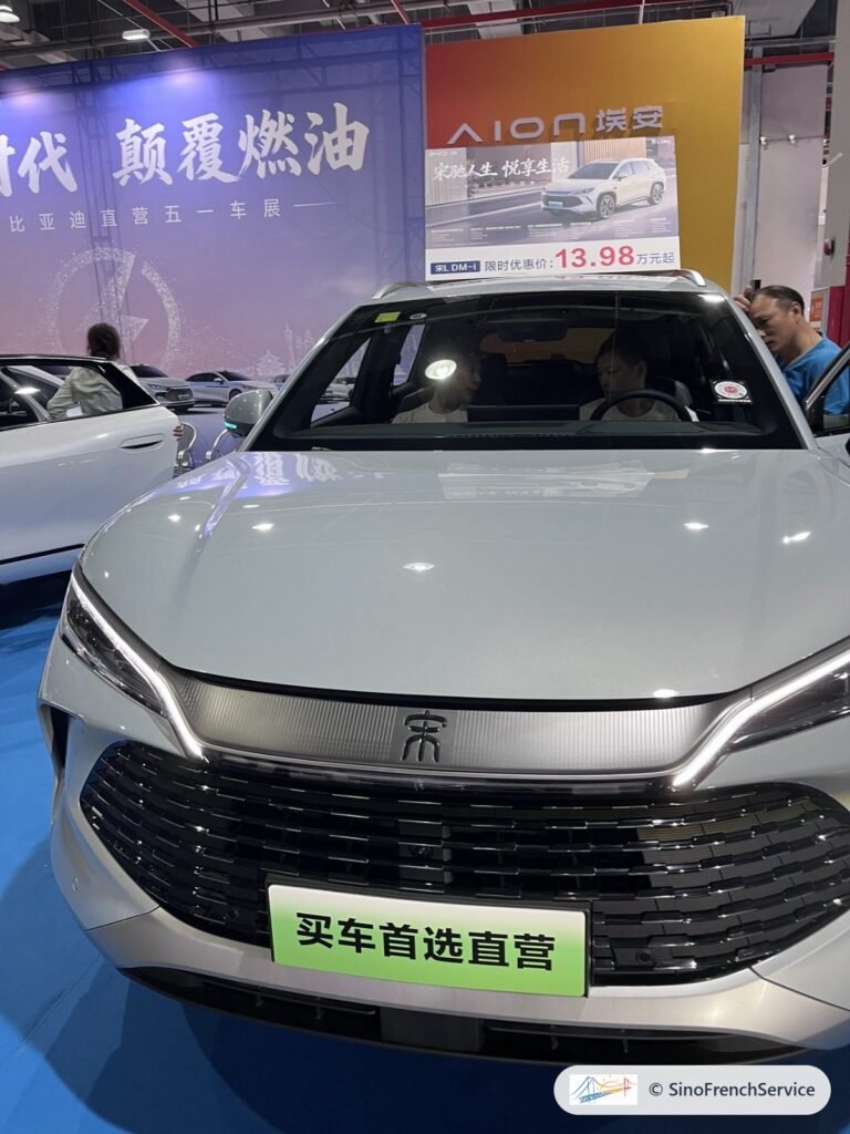 Accueil — Vos repères pour acheter en Chine 2 Logo en caractère chinois sur un SUV BYD