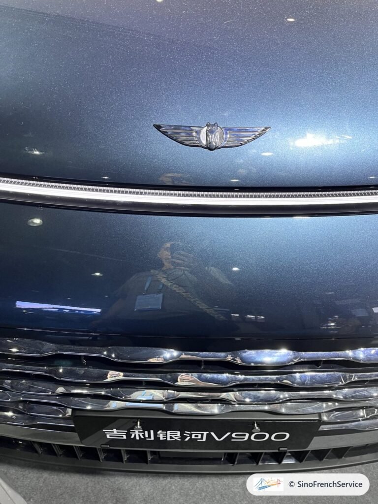 Emblème ailé du monospace Geely Galaxy V900